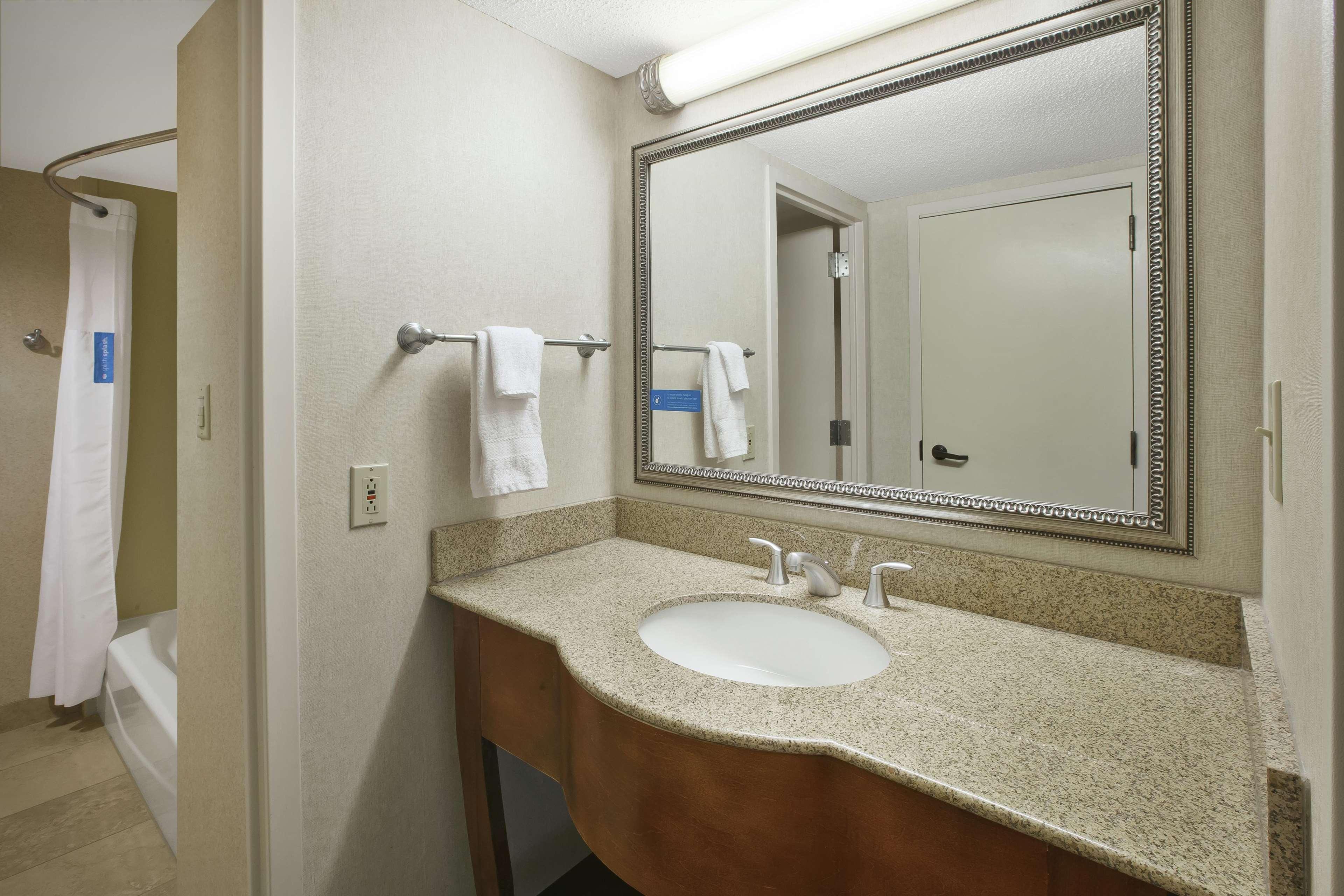 Hampton Inn Richmond-West Innsbrook Broad Meadows Экстерьер фото